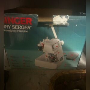 SINGER Tiny Serger Overedging Sewing Machine Model TS380A W/ BOX